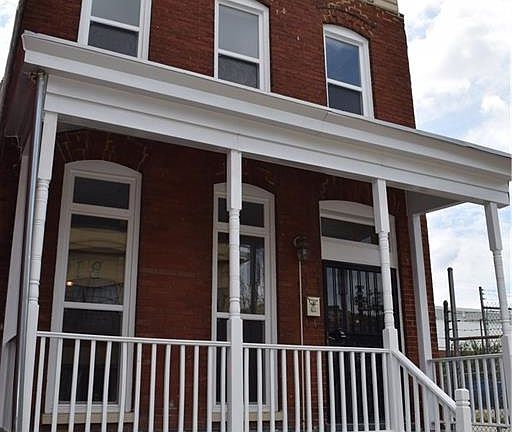 2nd image of 903 W Marshall St