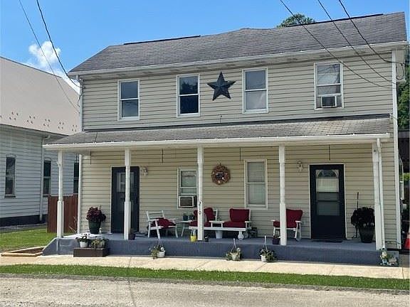 2nd image of 210 Galley St