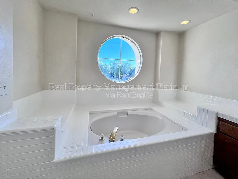 2233 E Christopher Dr — Photo 12