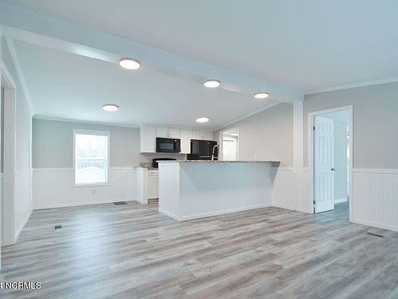 5th image of 606 Magnolia Drive
