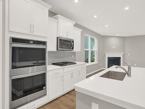 4th image of 807 Tuxedo Dr