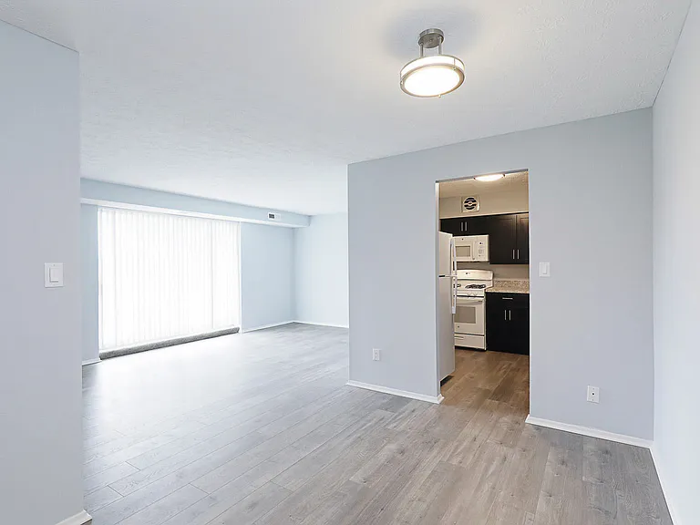 Regency Apartments — Photo 27