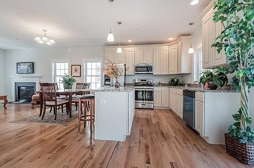 5th image of 136 S Park St #136