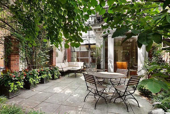 Sold by Compass | media 7