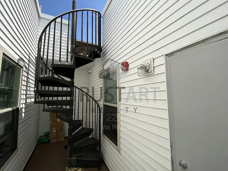 1816 N Front St #B — Photo 24