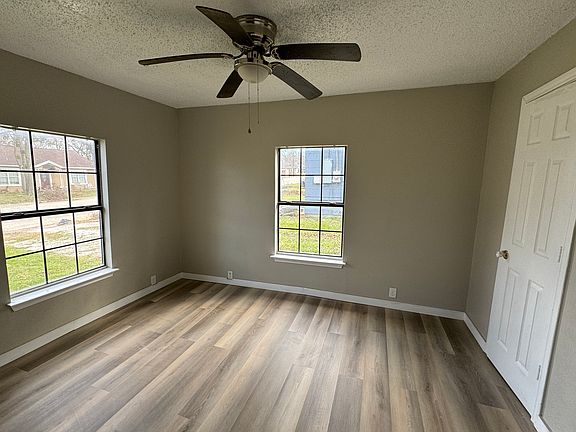 3rd image of 1202 E Tarrant St