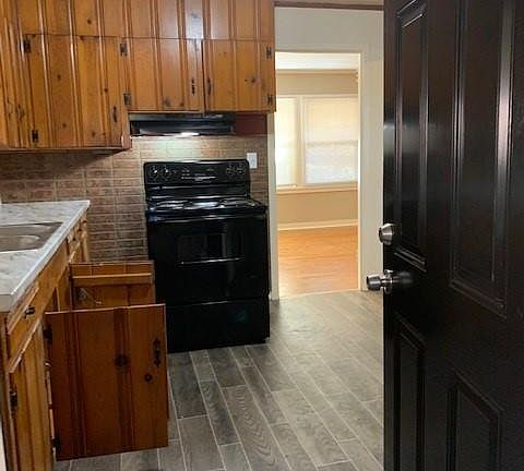 2nd image of 3305 Vermont Dr
