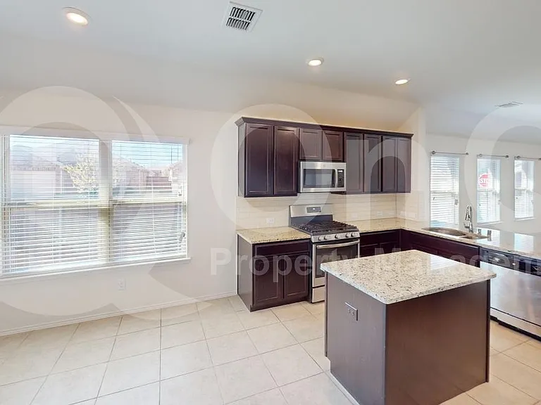 1235 Acmite Ave — Photo 5