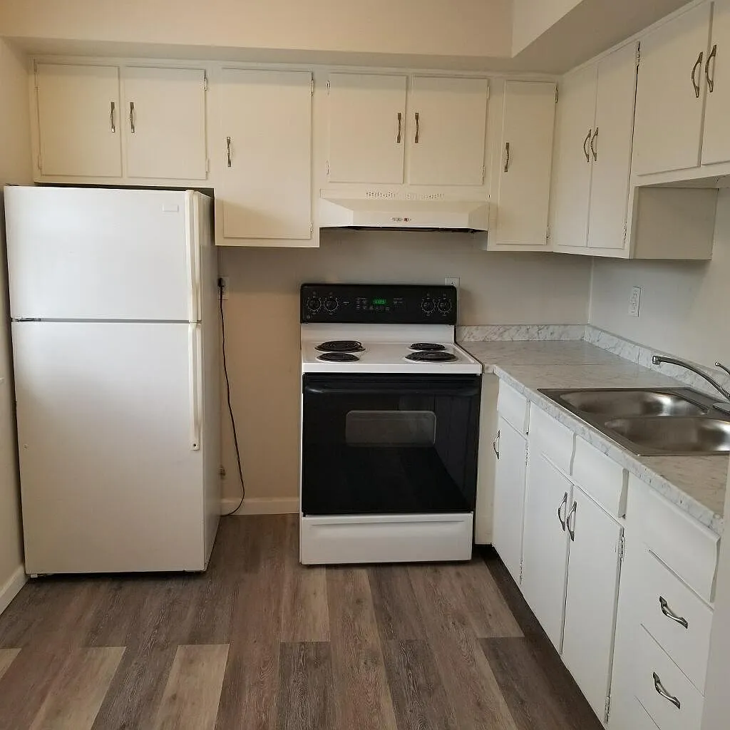 Kitchen! - 408 N Jefferson St #14