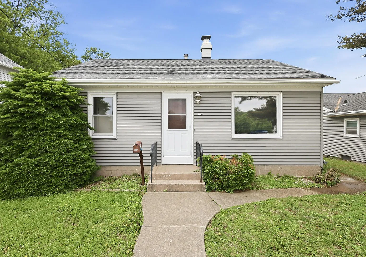 Updated 2 Bedroom Home For Rent! 2506 17th St., Rock Island, Il - $250 Off First Month's Rent — Photo 1