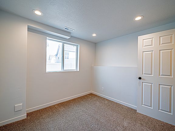 4th image of 312 W Willow Creek Dr #Basement