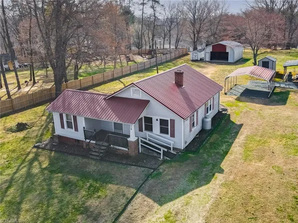 5058 Baux Mountain Rd, Winston Salem, NC 27105