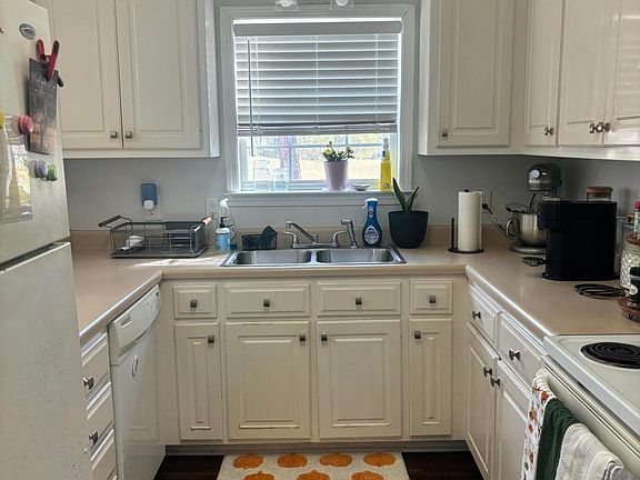 4th image of 1306 Saint Andrews Ln