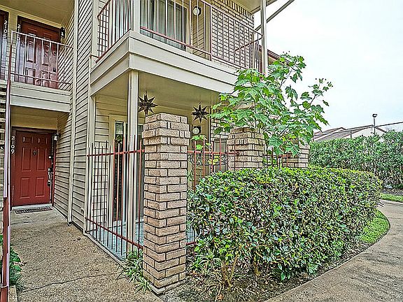 3rd image of 2120 El Paseo St APT 2109