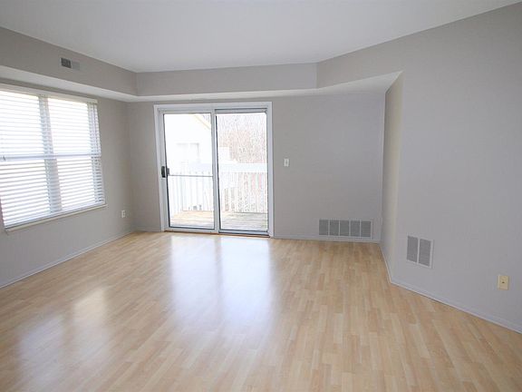 4th image of 2241 S Huron Pkwy APT 4