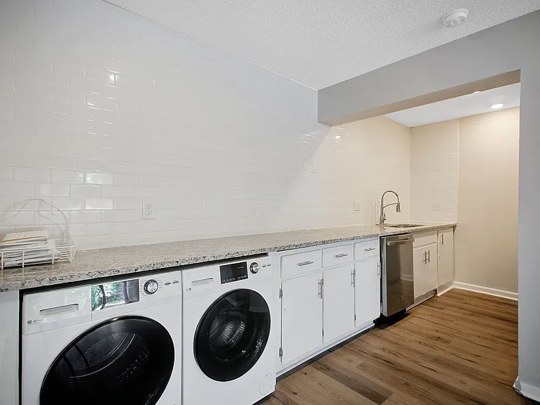 629 E Church St — Photo 19