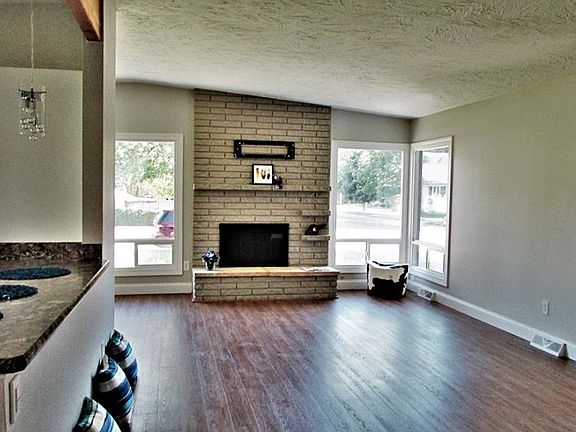 4th image of 1524 Parkhill Dr