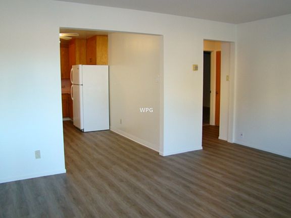 2nd image of 123 Redwood Ave APT 1