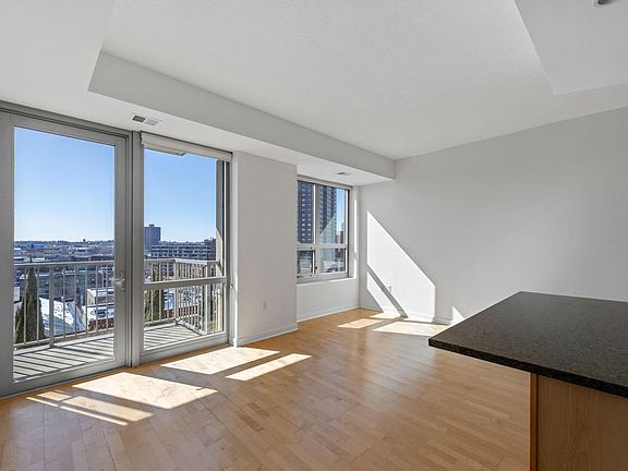 4th image of 929 Portland Ave APT 808