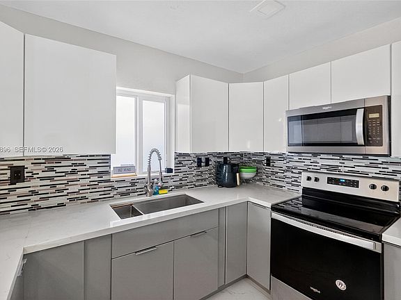 4th image of 231 NW 44th St