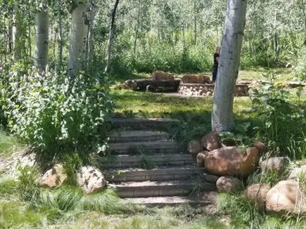 7565 N Jim Bridger Dr, Huntsville, UT 84317