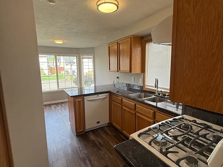 2465 Connemara Ct SE — Photo 3