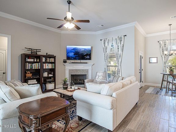 5th image of 2010 Pelican Cir