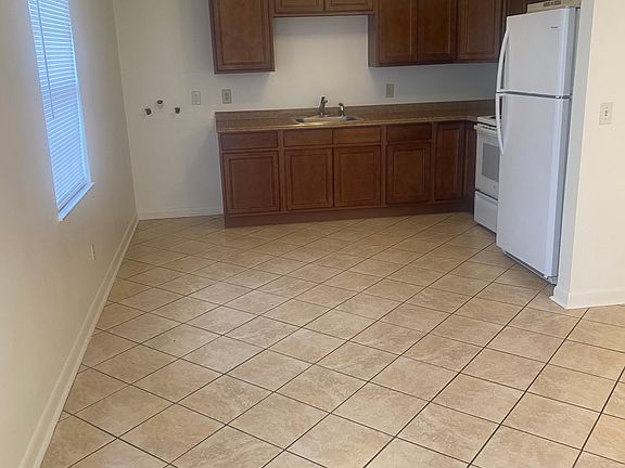 3rd image of 148 Shady Oak Ave
