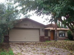 700 S Park Pl, Porterville, CA 93257