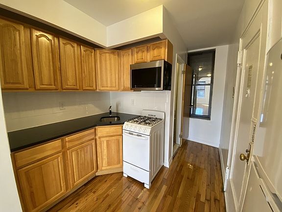 4th image of 35 Carmine St APT 9
