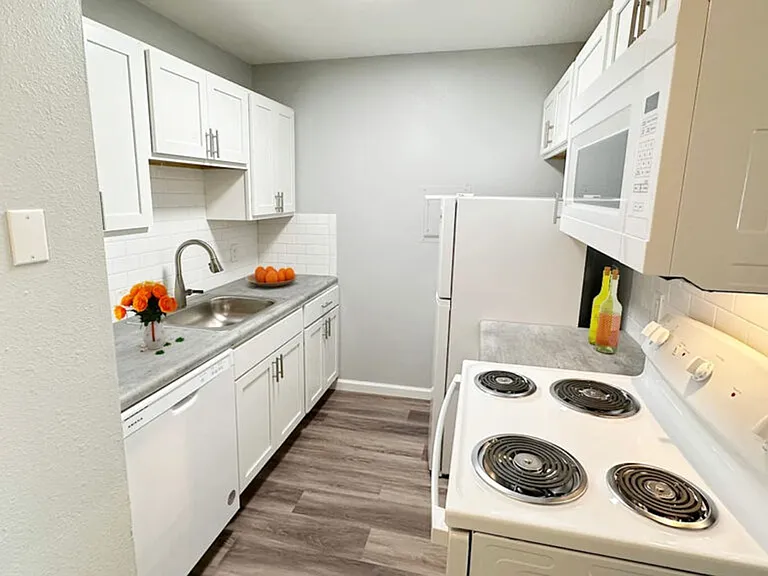 Peppertree Apartments — Photo 9