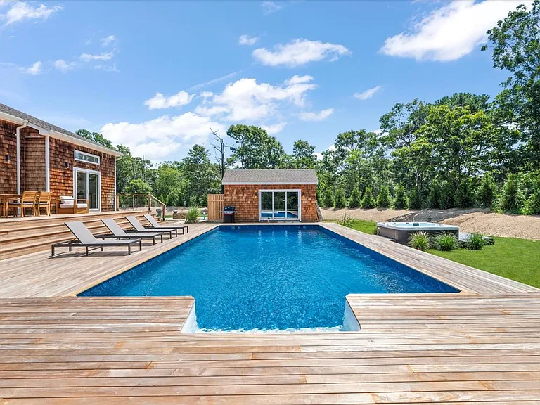 280 Shinnecock Hills Rd — Photo 19
