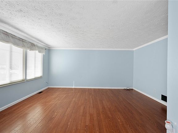 5th image of 4461 Laurel Oak Dr