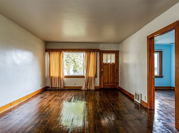 3rd image of 16021 Cottage Grove Ave