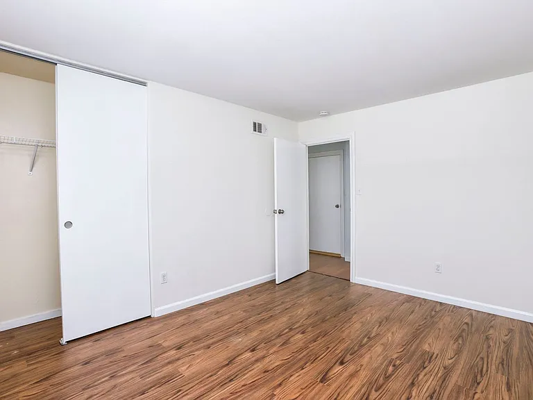 88 Canterbury Ave — Photo 22