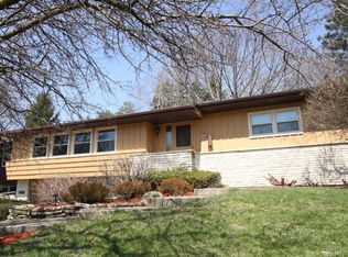 1423 Hawthorn Dr, Waukesha, WI 53188