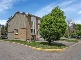 1780 Lamoureux Dr #A, Ottawa, ON K1E 2N4