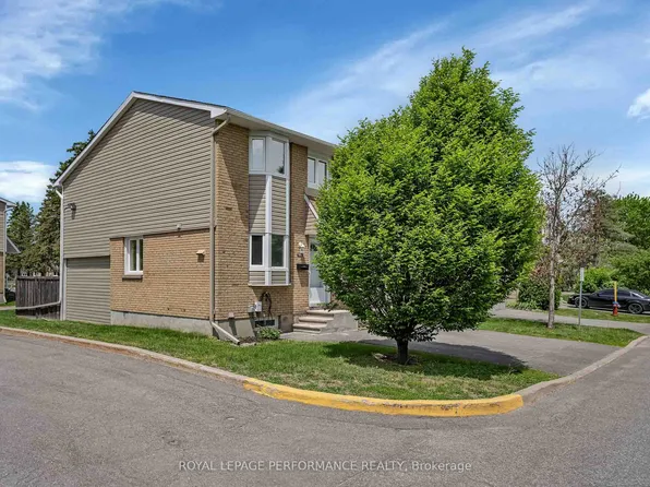 1780 Lamoureux Dr #A, Ottawa, ON K1E 2N4