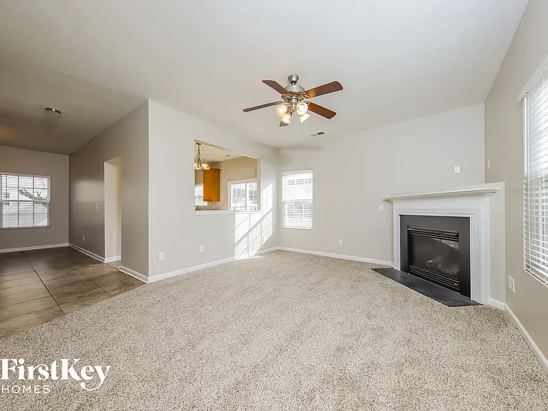 1511 Pecan Ln — Photo 2