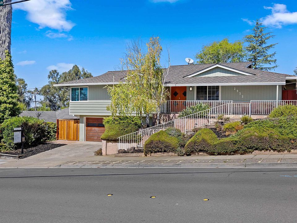 1st image of 2932 Oakes Dr
