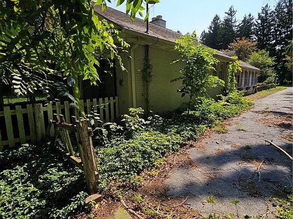 4th image of 1102 Mansell Dr