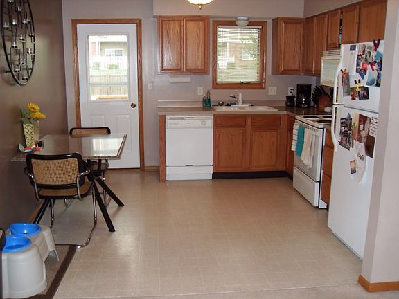 5th image of 1921 W Apricot Ln
