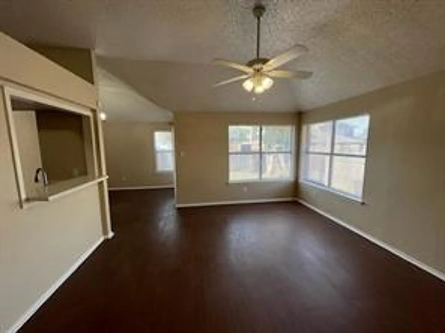 Spacious 2 Bedroom Duplex — Photo 2