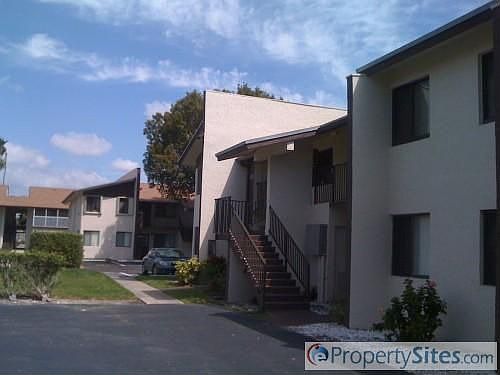 3rd image of 131 E Laurel Dr