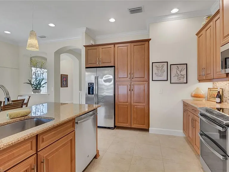 9142 Isla Bella Cir — Photo 6