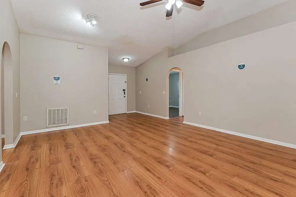 3 bed, 2.0 bath, 1484 sqft, $1,725 — Photo 3