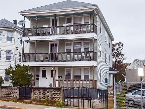2nd image of 851 Lonsdale Ave