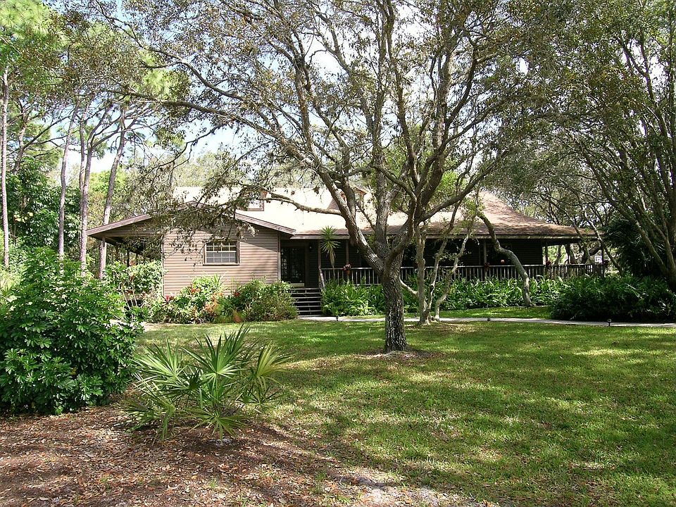 Gorgeous Home Situated on 1 Acre