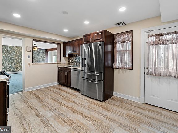 4th image of 9540 Nottingham Dr