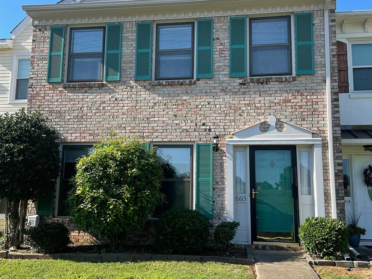 2 bed, 2.5 bath, 1550 sqft, $1,599 — Photo 2
